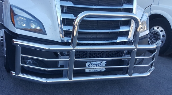 โรงงานดอนซูยี สไตล์ใหม่ Semi Truck Bumper กองคุ้มกันกวาง สําหรับเรือบรรทุกสินค้า Cascadia Volvo International Prostar Kenworth Peterbilt Mack Pinnacle