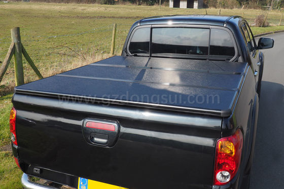 ผู้ผลิต OEM ขายส่งอลูมิเนียม Tri Fold Truck Bed Cover 10 นาทีติดตั้งง่ายสำหรับ Hilux Revo