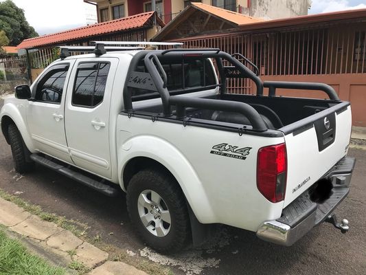 รถม้วนเหล็กสีดำ 4X4 ของ Toyota Hilxu / Ranger