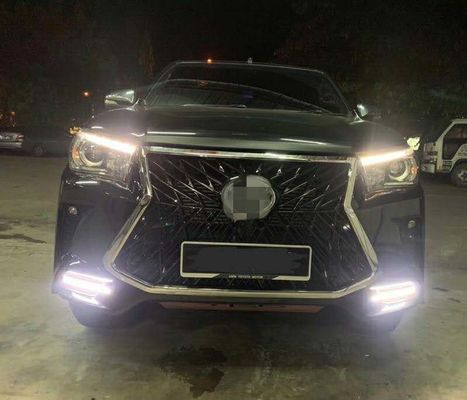 ชุดตัวถังรถสีดำสำหรับ Toyota Hilux Revo เปลี่ยนเป็น Lexus