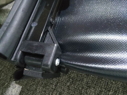 Hilux Navara Tri ผ้าคลุมเตียงพับได้ Tonneau ครอบคลุมวัสดุพีวีซี
