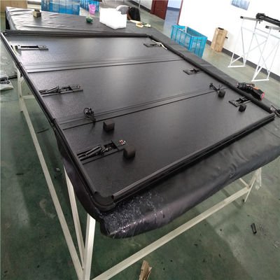 กระบะ 4 ประตู 4X4 Tonneau ที่พักครอบแผ่นอลูมิเนียมรังผึ้ง / วัสดุพีวีซี