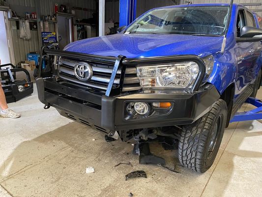 ผู้ผลิต OEM ขายส่งผงเคลือบเหล็กหน้า Bull Bar สำหรับ Toyota Hilux Revo Vigo Nissan Navara Np300 D40