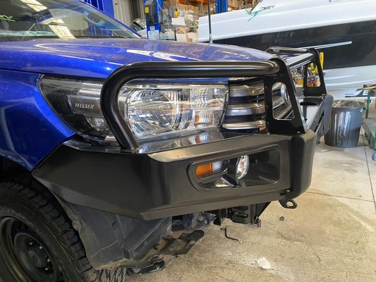 ผู้ผลิต OEM ขายส่งผงเคลือบเหล็กหน้า Bull Bar สำหรับ Toyota Hilux Revo Vigo Nissan Navara Np300 D40