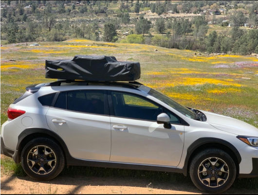 4x4 ผ้ากันฝนอลูมิเนียมท่องเที่ยวแคมป์ปิ้ง Suv รถ Soft Shell บนชั้นดาดฟ้าเต็นท์พร้อม Skylight