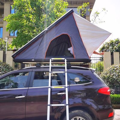 รถ 4x4 แคมป์ปิ้ง เต็นท์อลูมิเนียมเปลือกแข็งสามเหลี่ยมบนชั้นดาดฟ้าพร้อมบันได La
