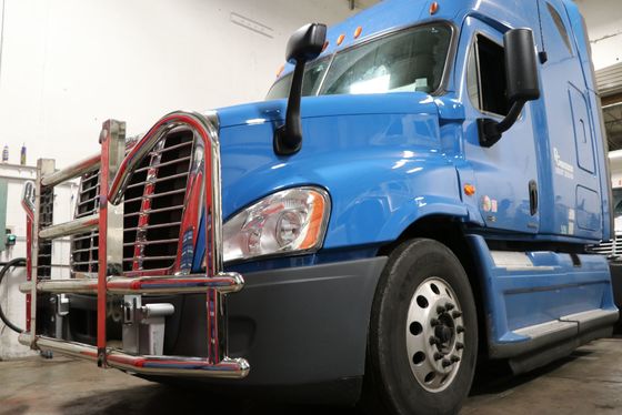ผู้ผลิต OEM ขายส่ง 304 Stainless Steel Bumper Deer Guard สำหรับ International Prostar