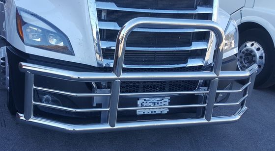 โรงงานดงซูย์ ราคาแท้ของโรงงานอเมริกาเหนือ สไตล์ใหม่ Semi Truck Bumper Deer Guards For Freightliner Cascadia Volvo International Prostar Kenworth Peterbilt Mack Pinnacle